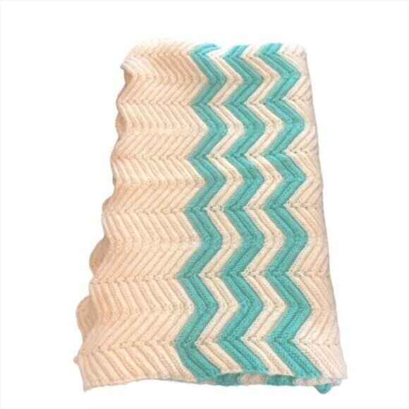 Handmade Crocheted Knit Double Chevron Print Green and Cream Blanket Cottagecore - Picture 8 of 9